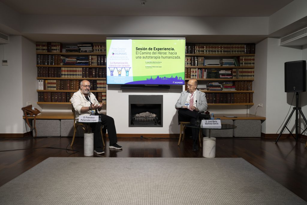 Francisco Peñarrubia y José María Martínez durante la sesión “El Camino del Héroe: hacia una autoterapia humanizada”.